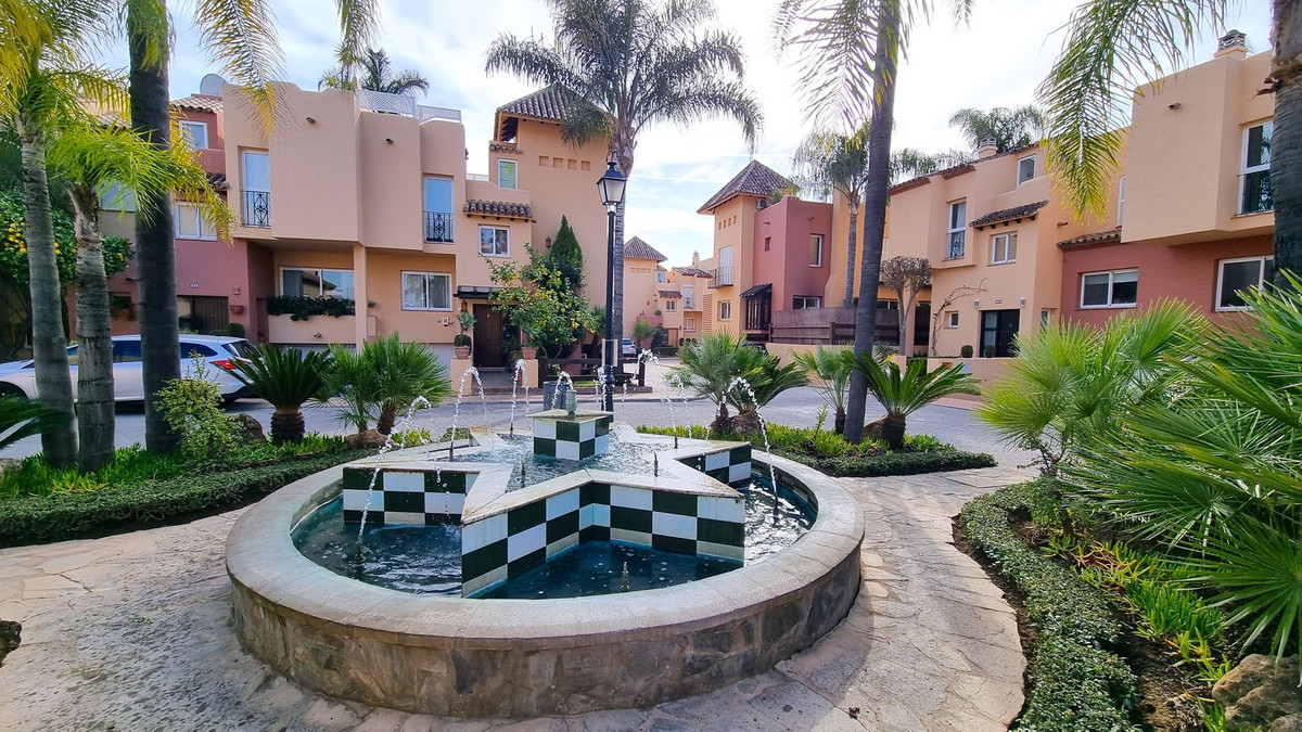3 Bedroom Villa for Sale in Nueva Andalucía — 2
