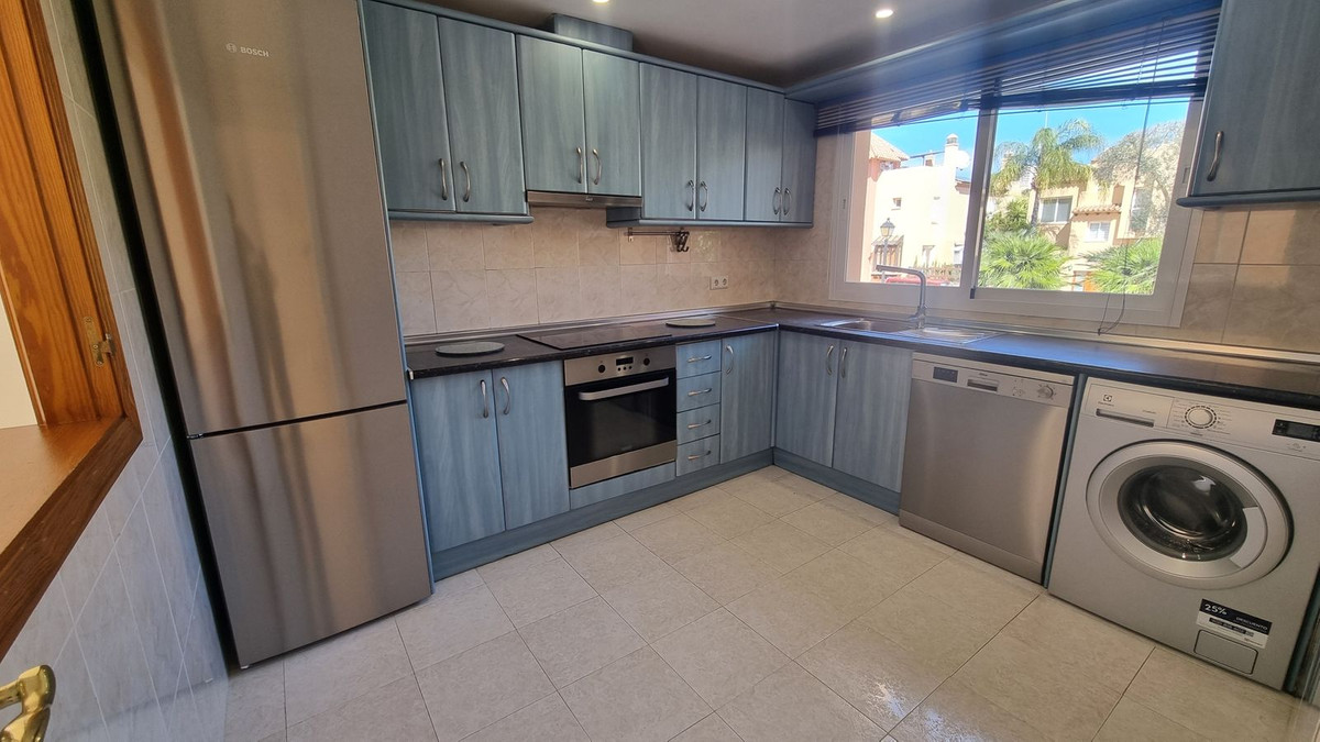 3 Bedroom Villa for Sale in Nueva Andalucía — 6