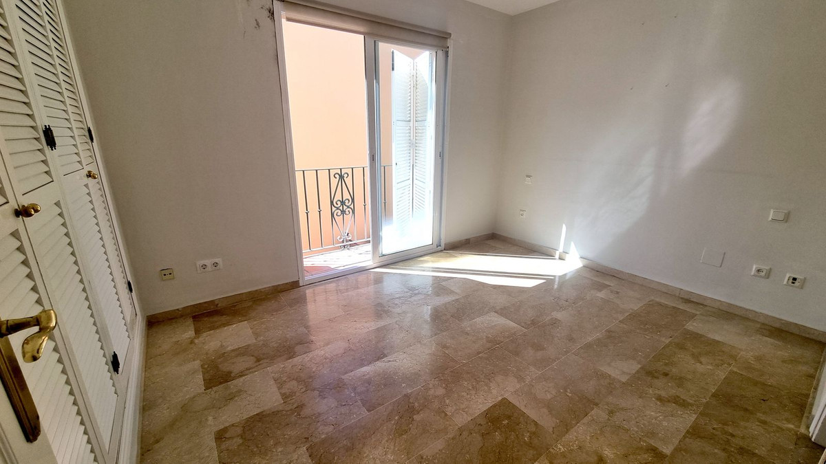 3 Bedroom Villa for Sale in Nueva Andalucía — 7
