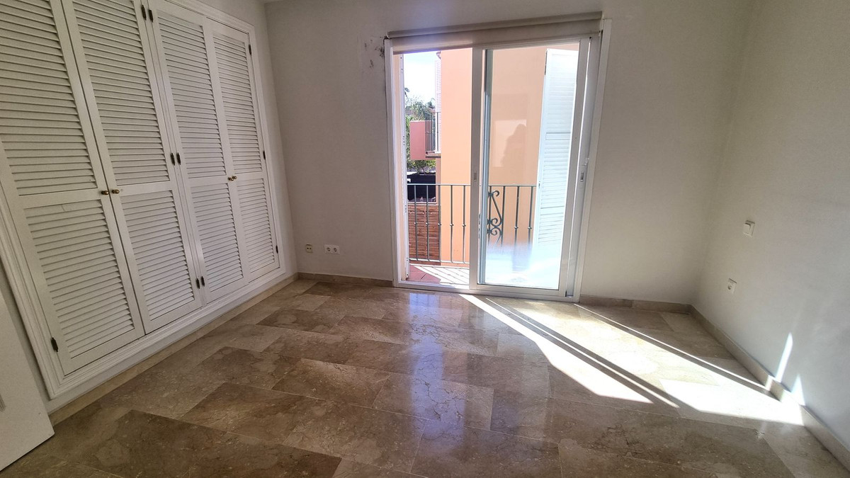 3 Bedroom Villa for Sale in Nueva Andalucía — 8