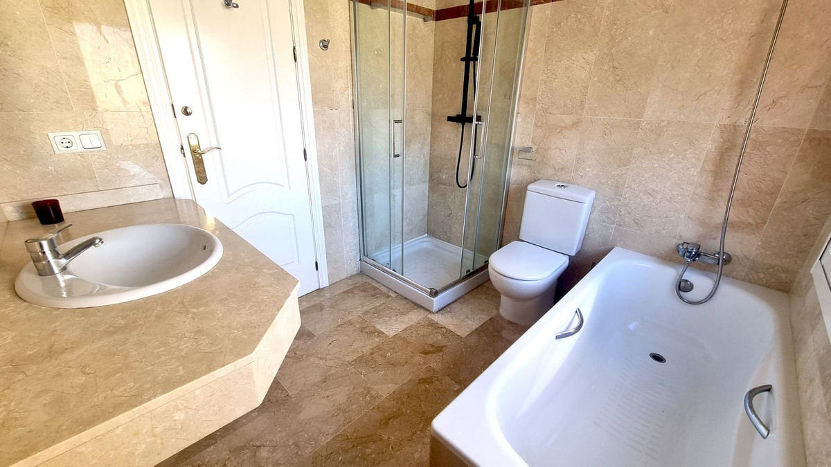 3 Bedroom Villa for Sale in Nueva Andalucía — 9