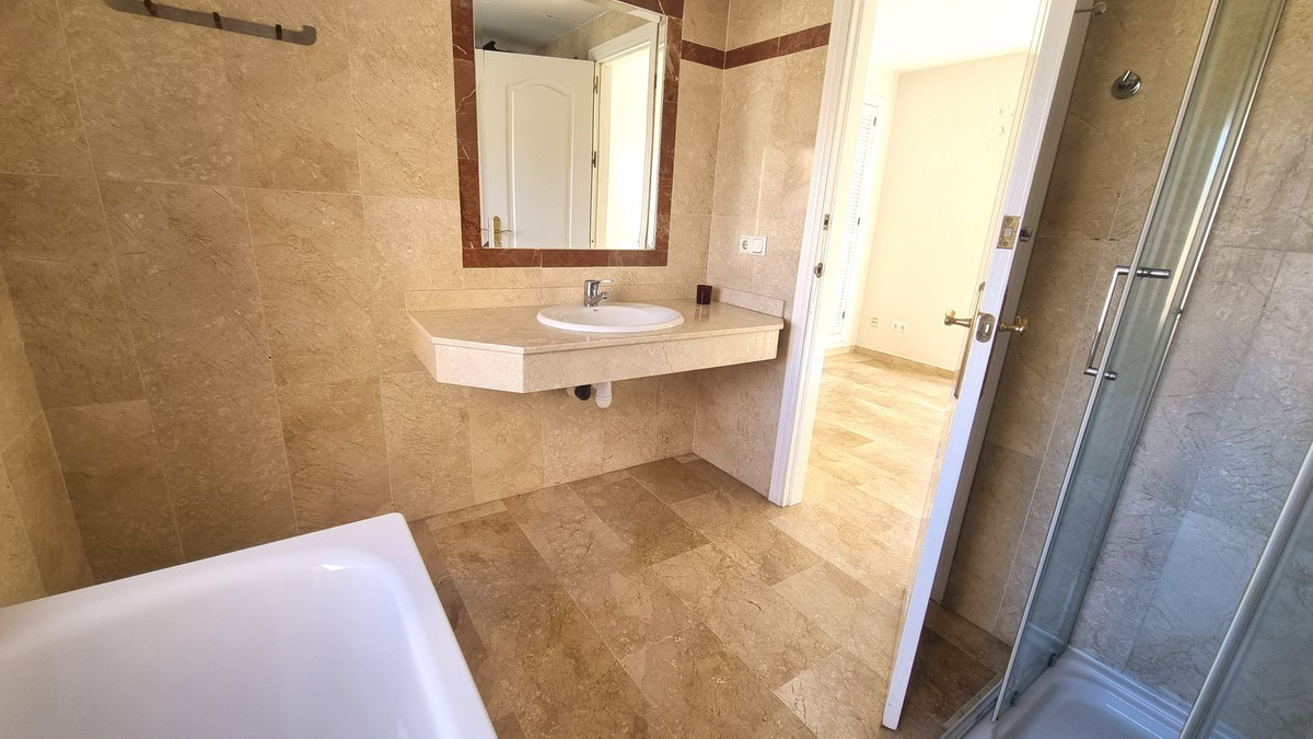 3 Bedroom Villa for Sale in Nueva Andalucía — view 10