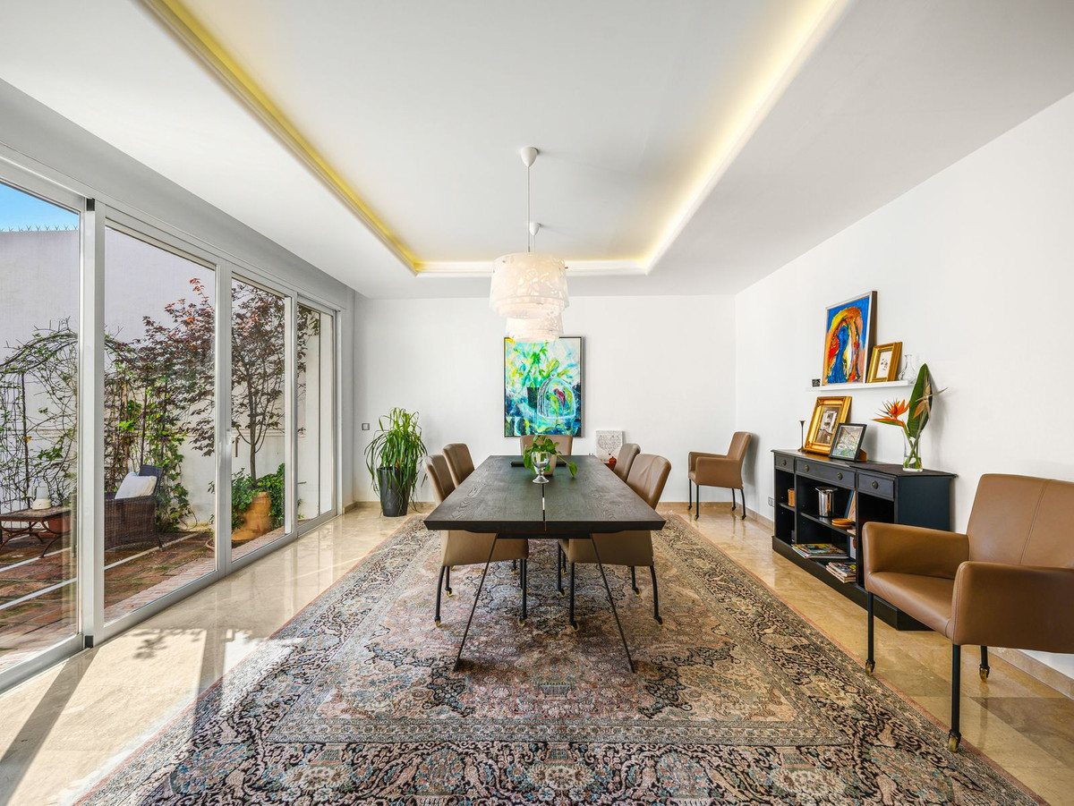 7 Bedroom Villa for Sale in Aloha — 5