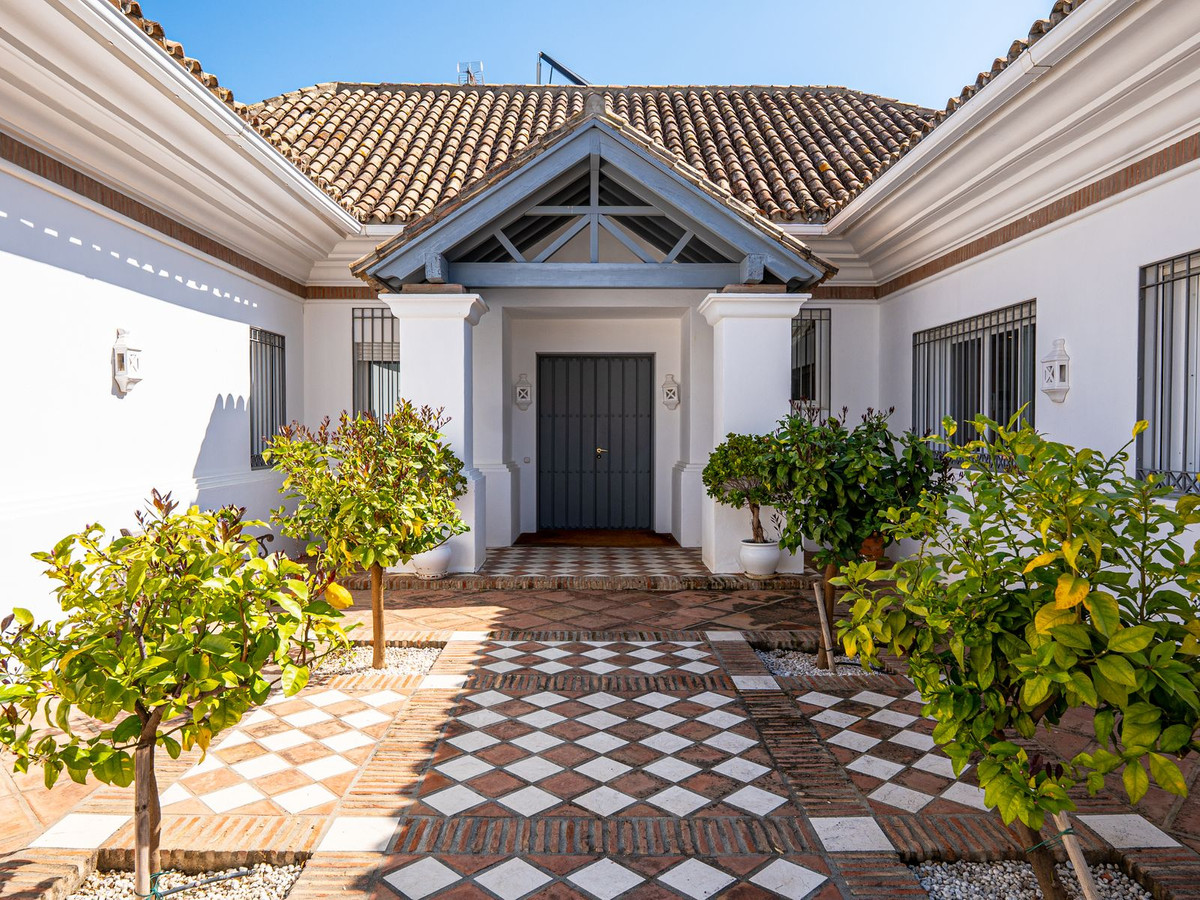 7 Bedroom Villa for Sale in Aloha — 6