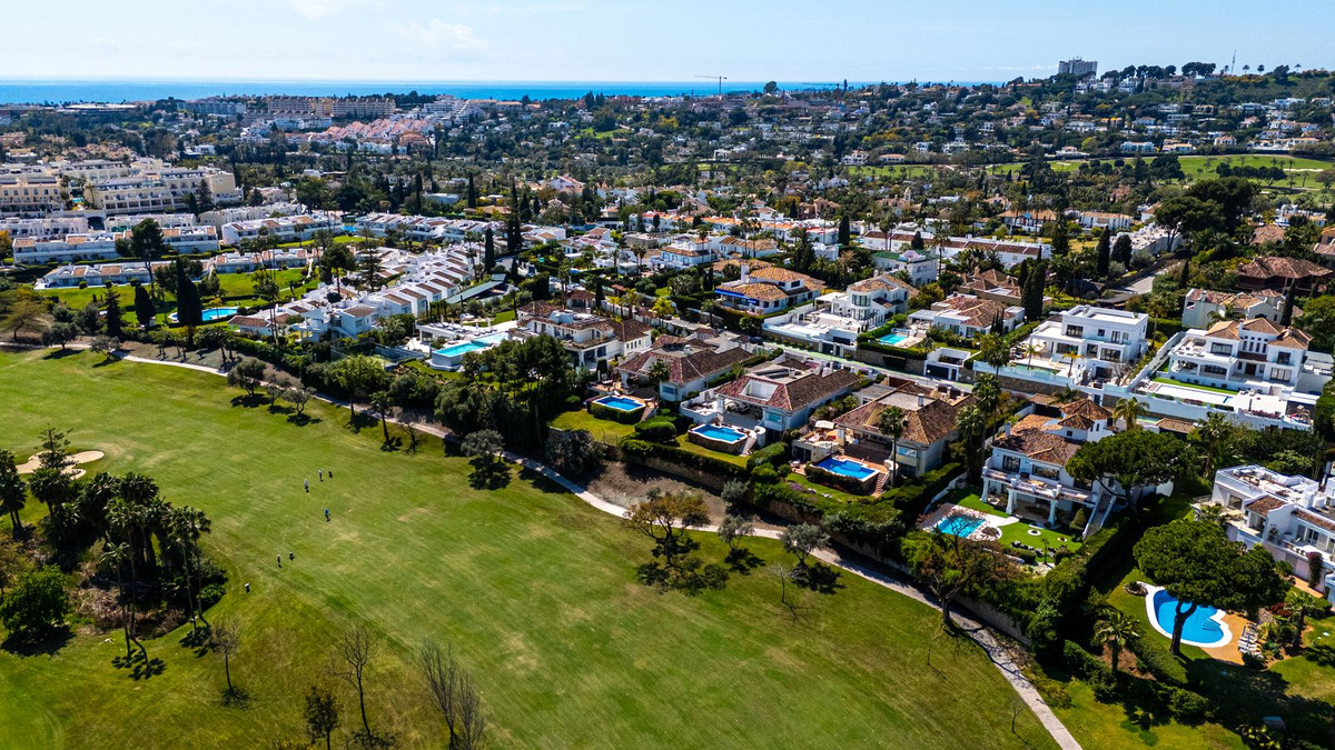 7 Bedroom Villa for Sale in Aloha — 8