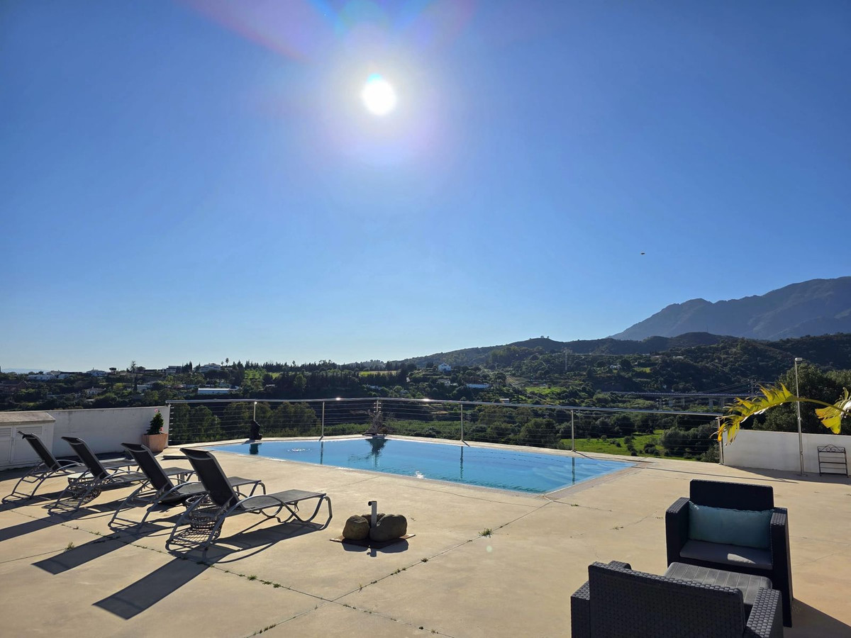 4 Bedroom Villa for Sale in Estepona