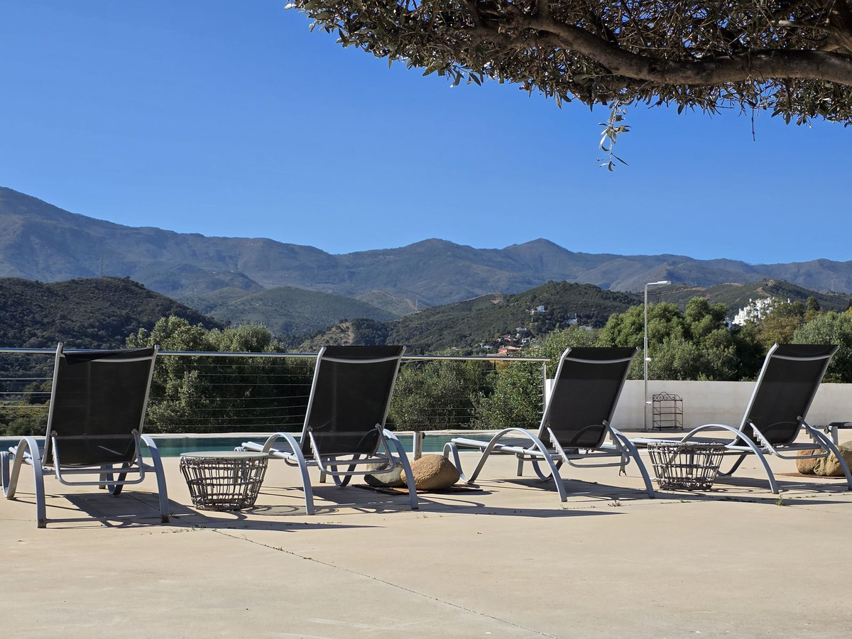 4 Bedroom Villa for Sale in Estepona — 4