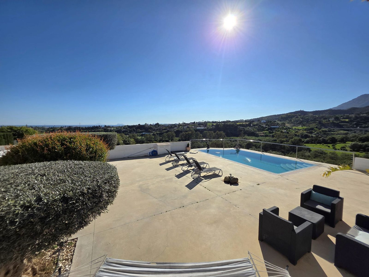 4 Bedroom Villa for Sale in Estepona — 9