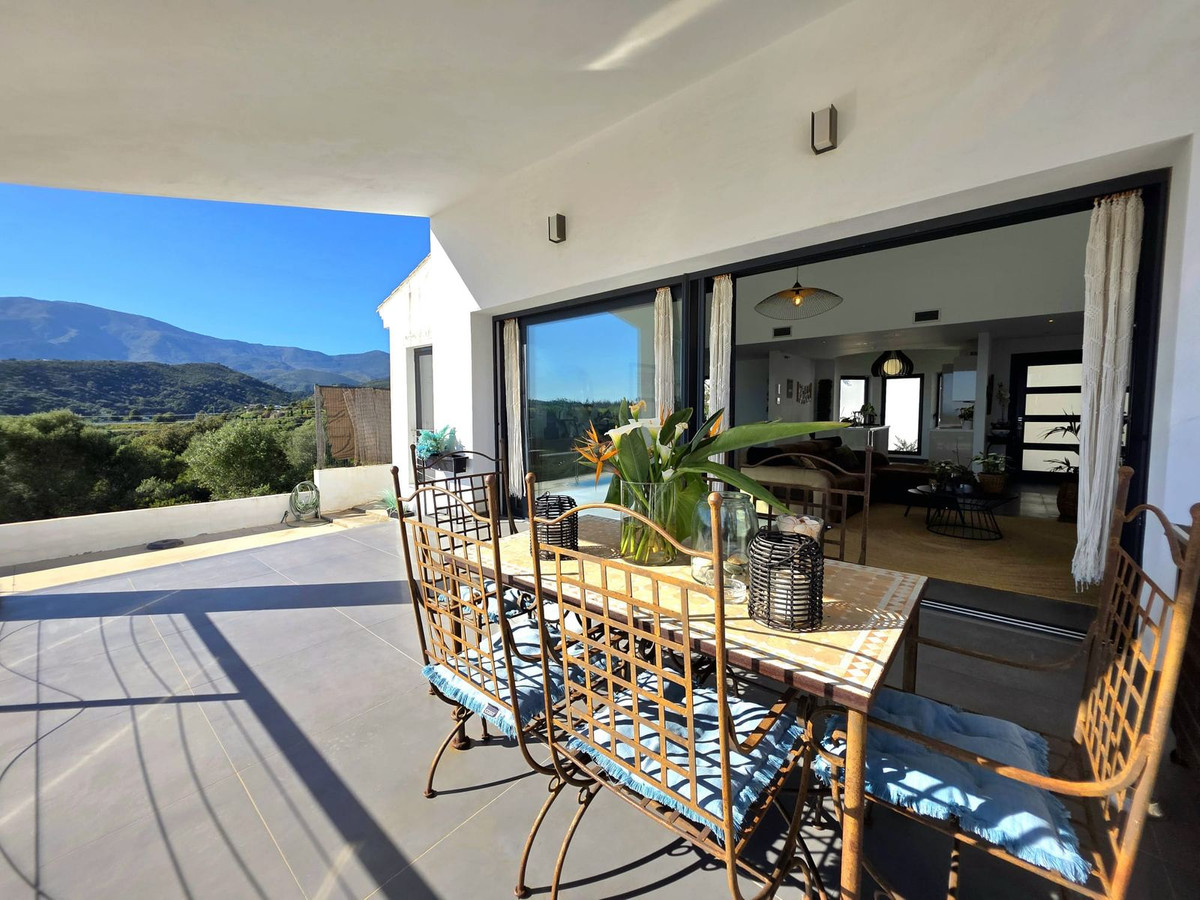 4 Bedroom Villa for Sale in Estepona — view 10