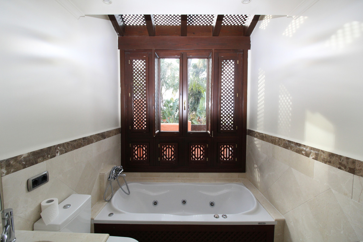 3 Bedroom Villa for Sale in The Golden Mile — 9