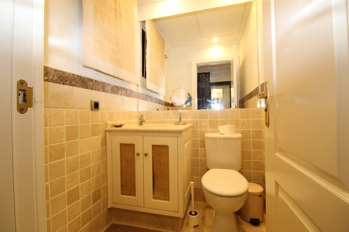 3 Bedroom Villa for Sale in The Golden Mile — view 10