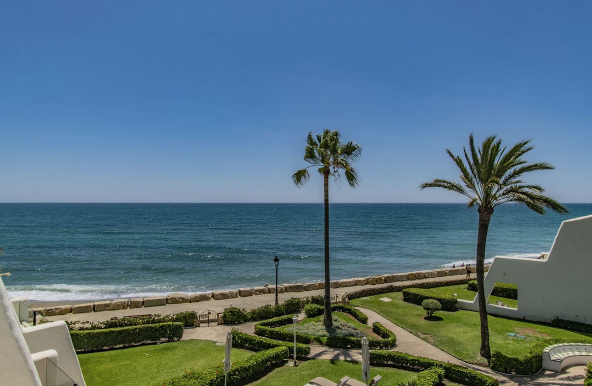 4 Bedroom Villa for Sale in Puerto Banús — 2
