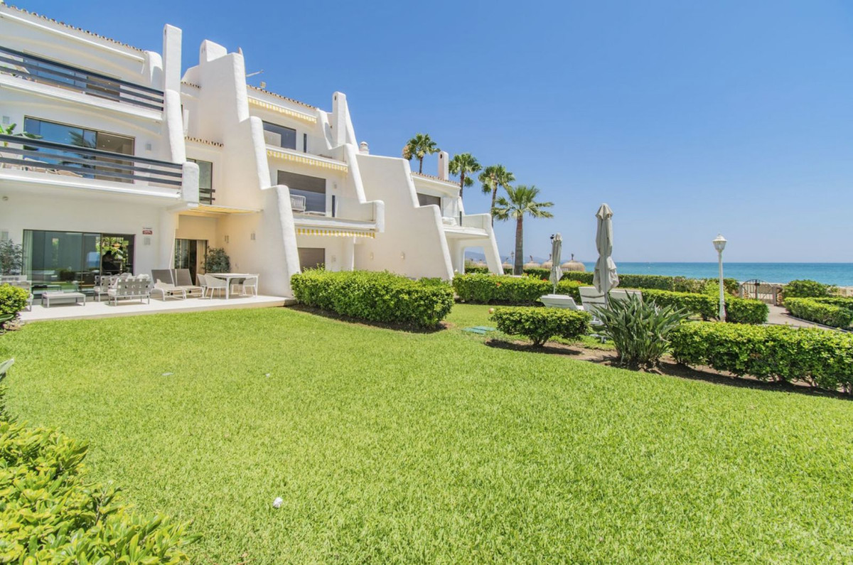 4 Bedroom Villa for Sale in Puerto Banús — 3