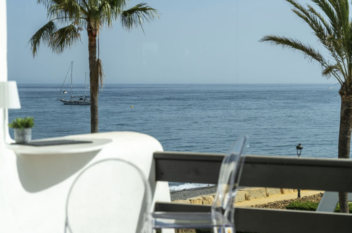 4 Bedroom Villa for Sale in Puerto Banús — 4