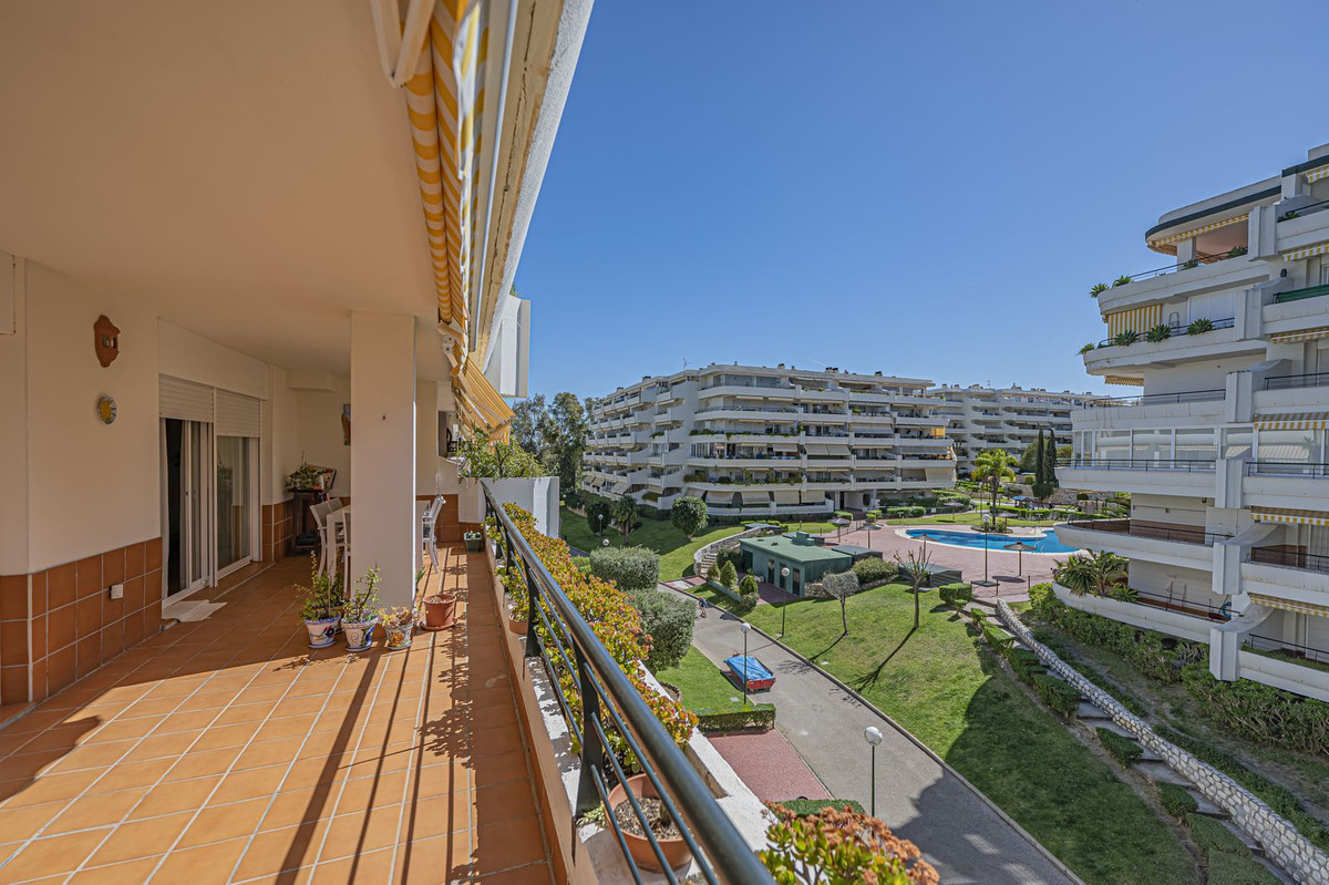 3 Bedroom Apartment for Sale in Guadalmina Alta — 2