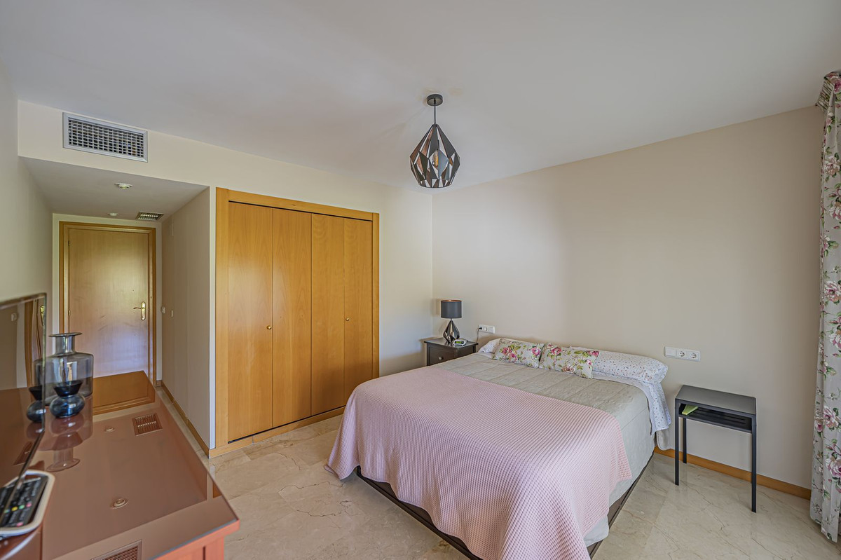 3 Bedroom Apartment for Sale in Guadalmina Alta — view 10