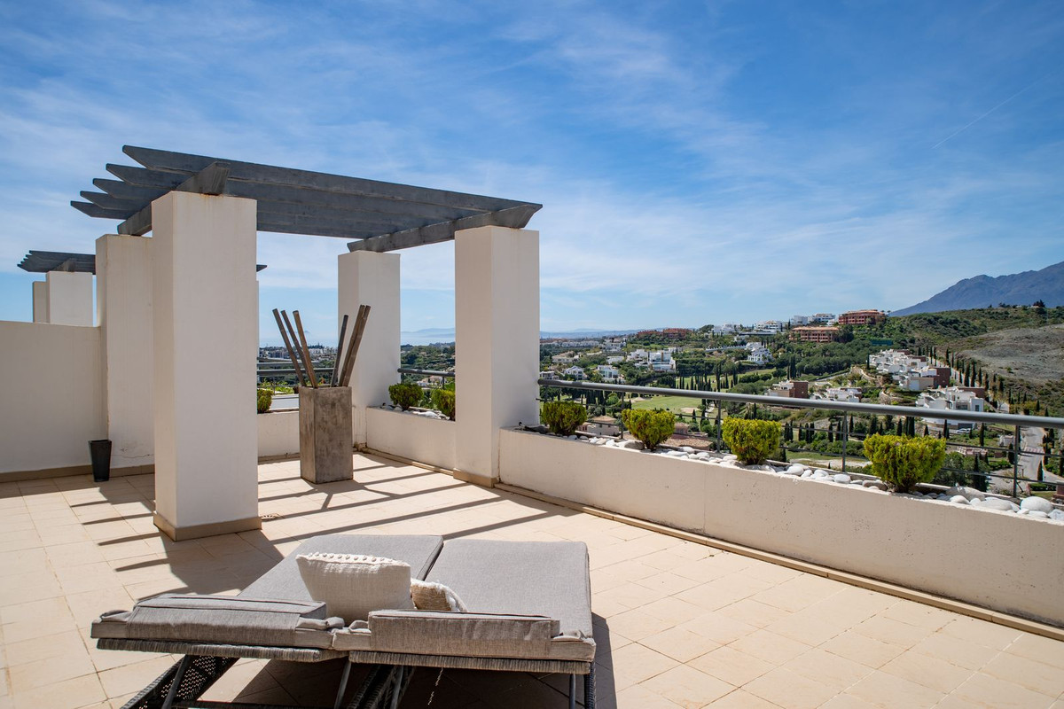 3 Bedroom Apartment for Sale in Benahavís — view 12