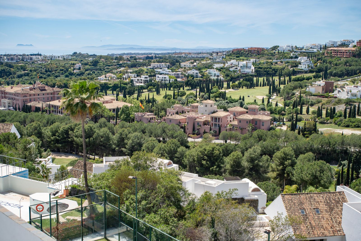 3 Bedroom Apartment for Sale in Benahavís — view 13