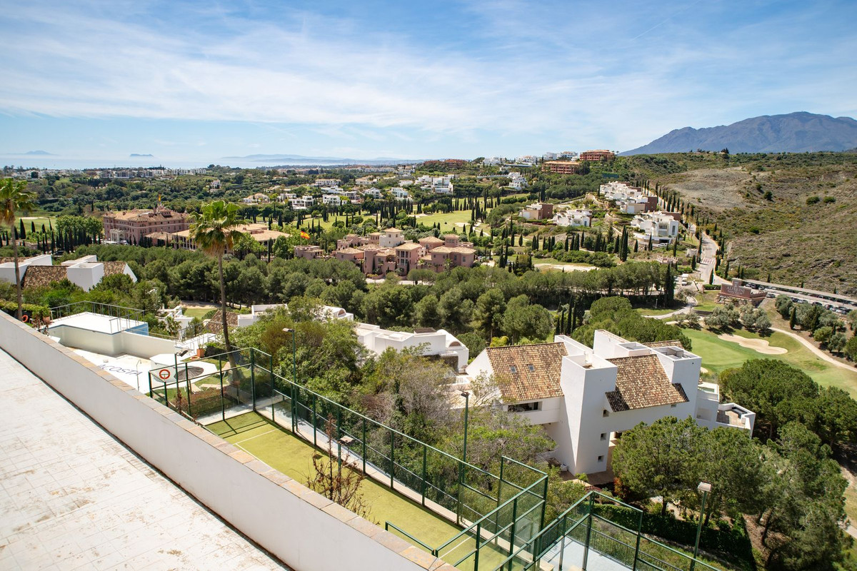 3 Bedroom Apartment for Sale in Benahavís — view 14