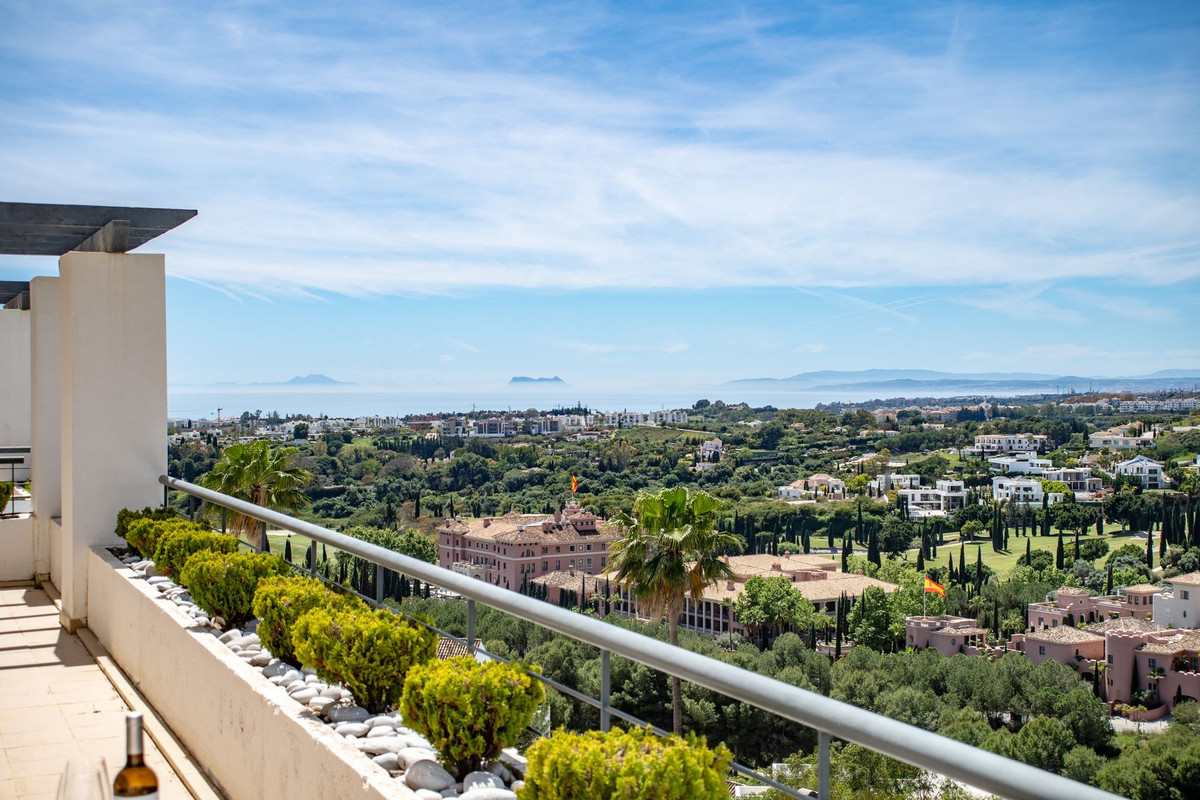 3 Bedroom Apartment for Sale in Benahavís — 7