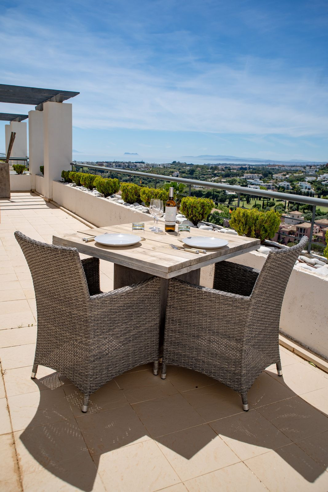 3 Bedroom Apartment for Sale in Benahavís — 8