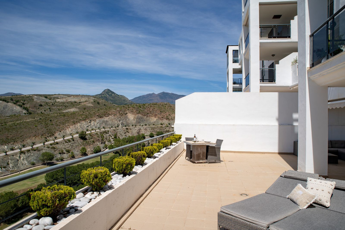 3 Bedroom Apartment for Sale in Benahavís — 9