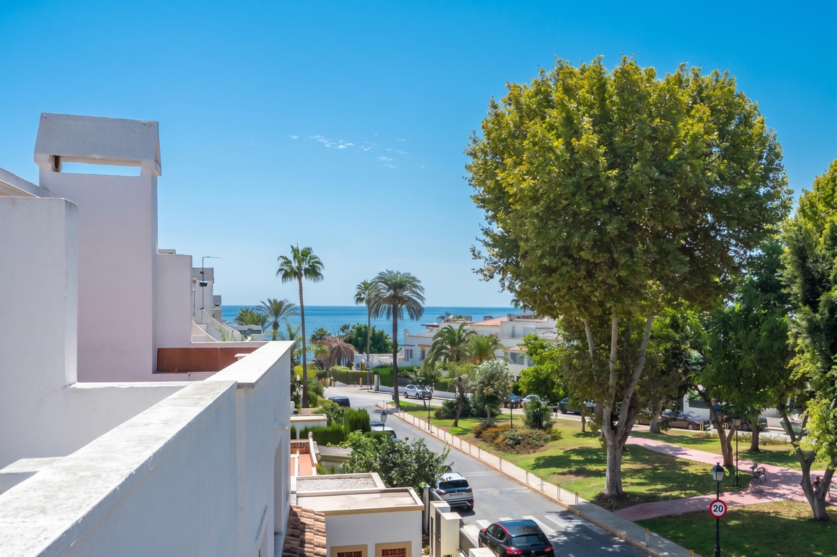 5 Bedroom Villa for Sale in The Golden Mile