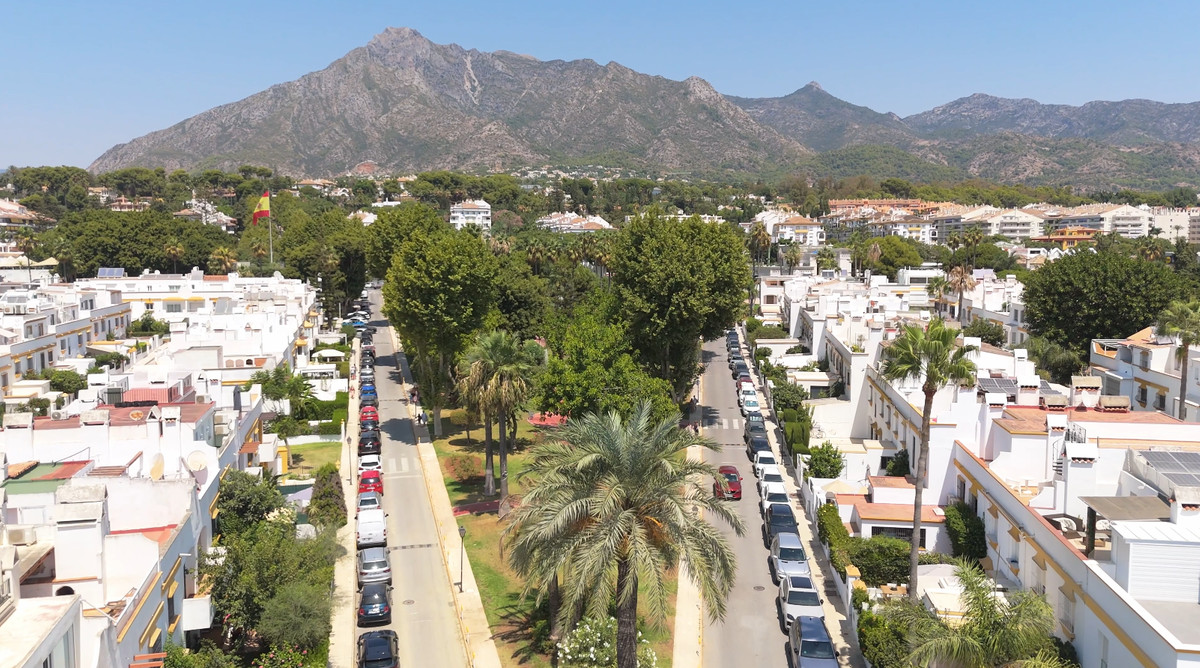 5 Bedroom Villa for Sale in The Golden Mile — 2