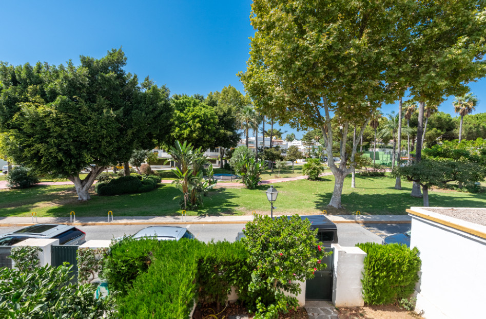 5 Bedroom Villa for Sale in The Golden Mile — 3
