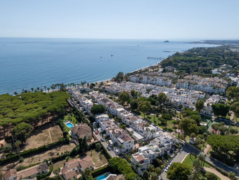 5 Bedroom Villa for Sale in The Golden Mile — 5