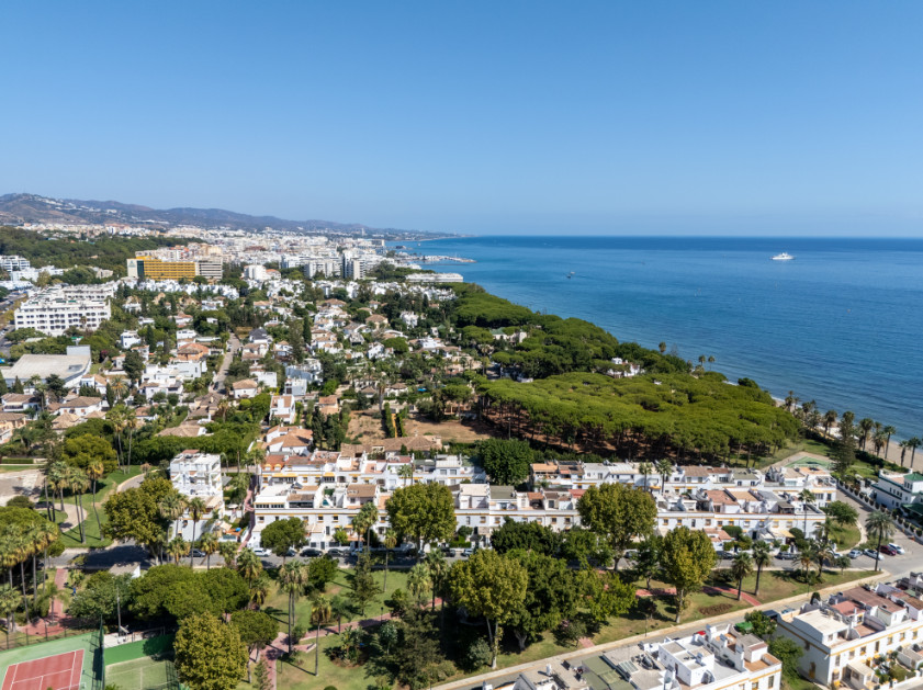 5 Bedroom Villa for Sale in The Golden Mile — 9
