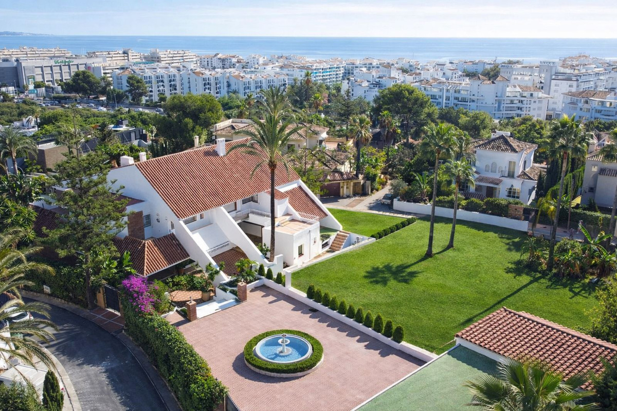 7 Bedroom Villa for Sale in Puerto Banús — 6