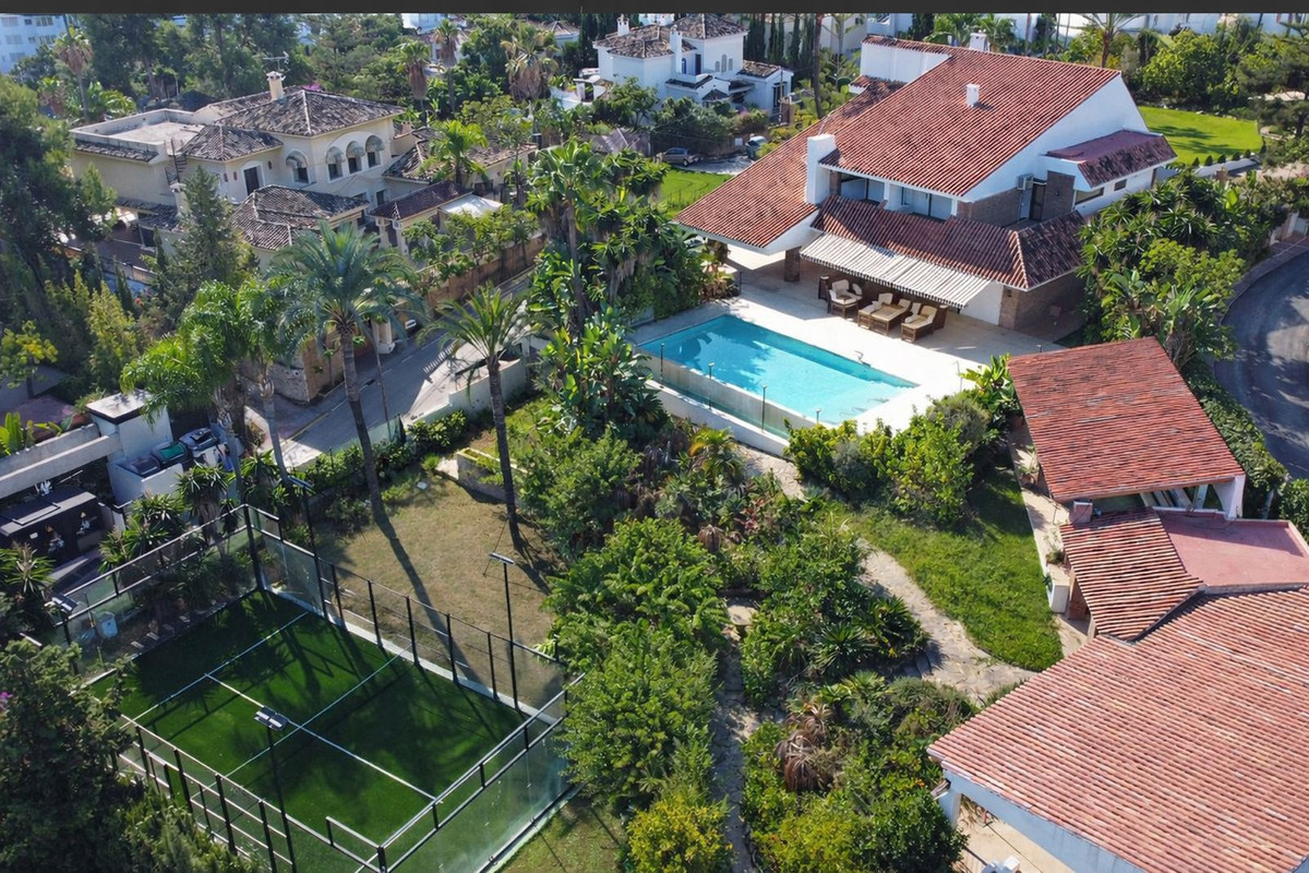 7 Bedroom Villa for Sale in Puerto Banús — 8