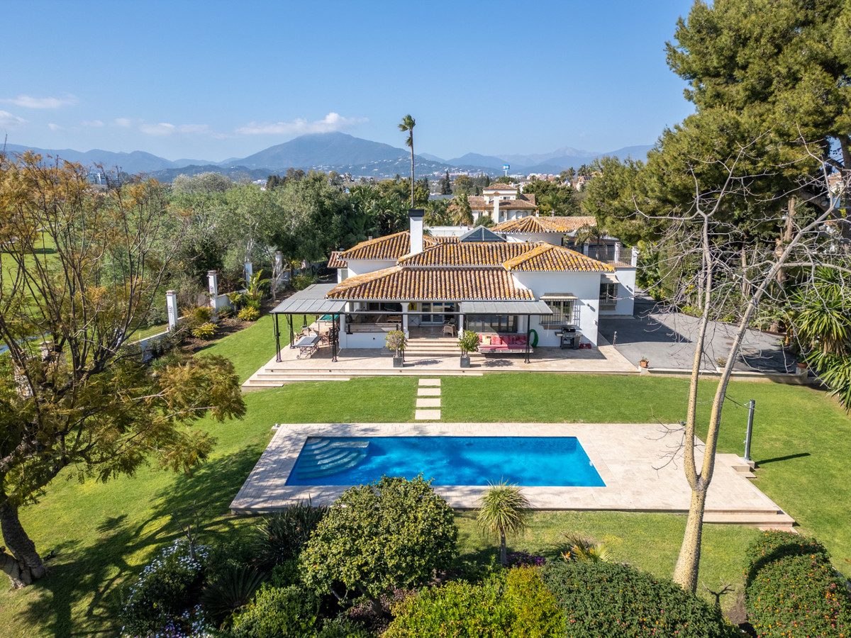 4 Bedroom Villa for Sale in San Pedro de Alcántara