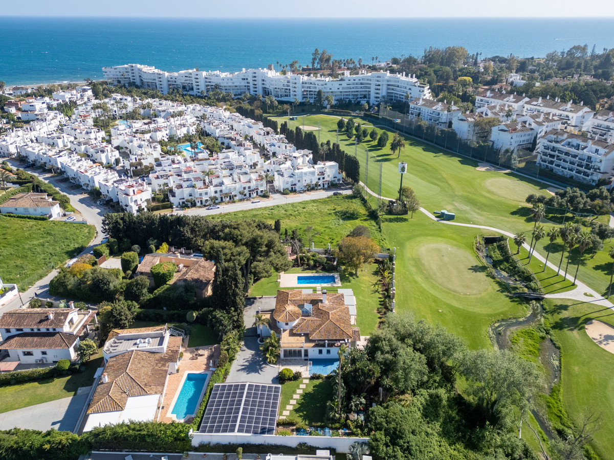 4 Bedroom Villa for Sale in San Pedro de Alcántara — view 2
