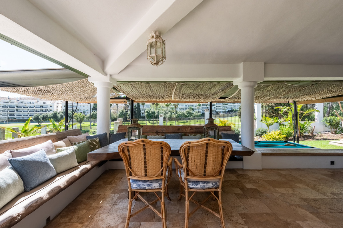 4 Bedroom Villa for Sale in San Pedro de Alcántara — view 12