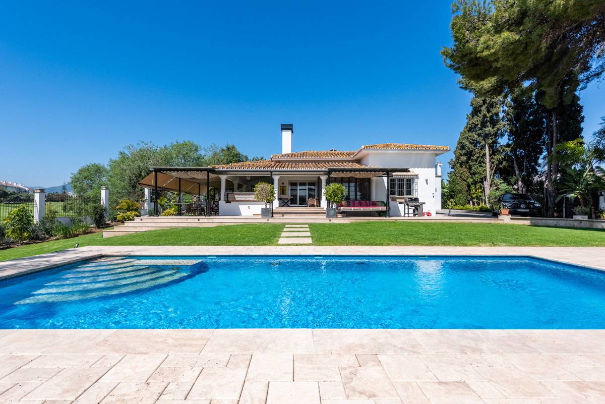 4 Bedroom Villa for Sale in San Pedro de Alcántara — view 3