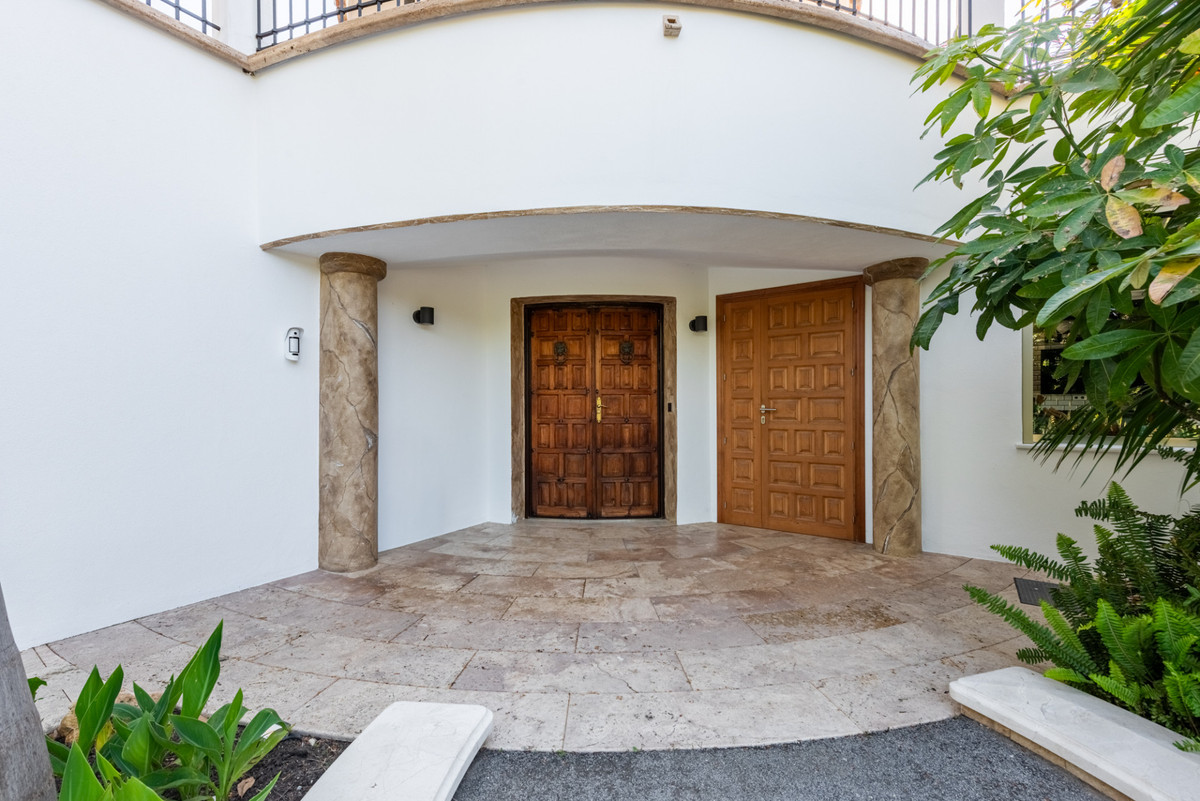 4 Bedroom Villa for Sale in San Pedro de Alcántara — view 9