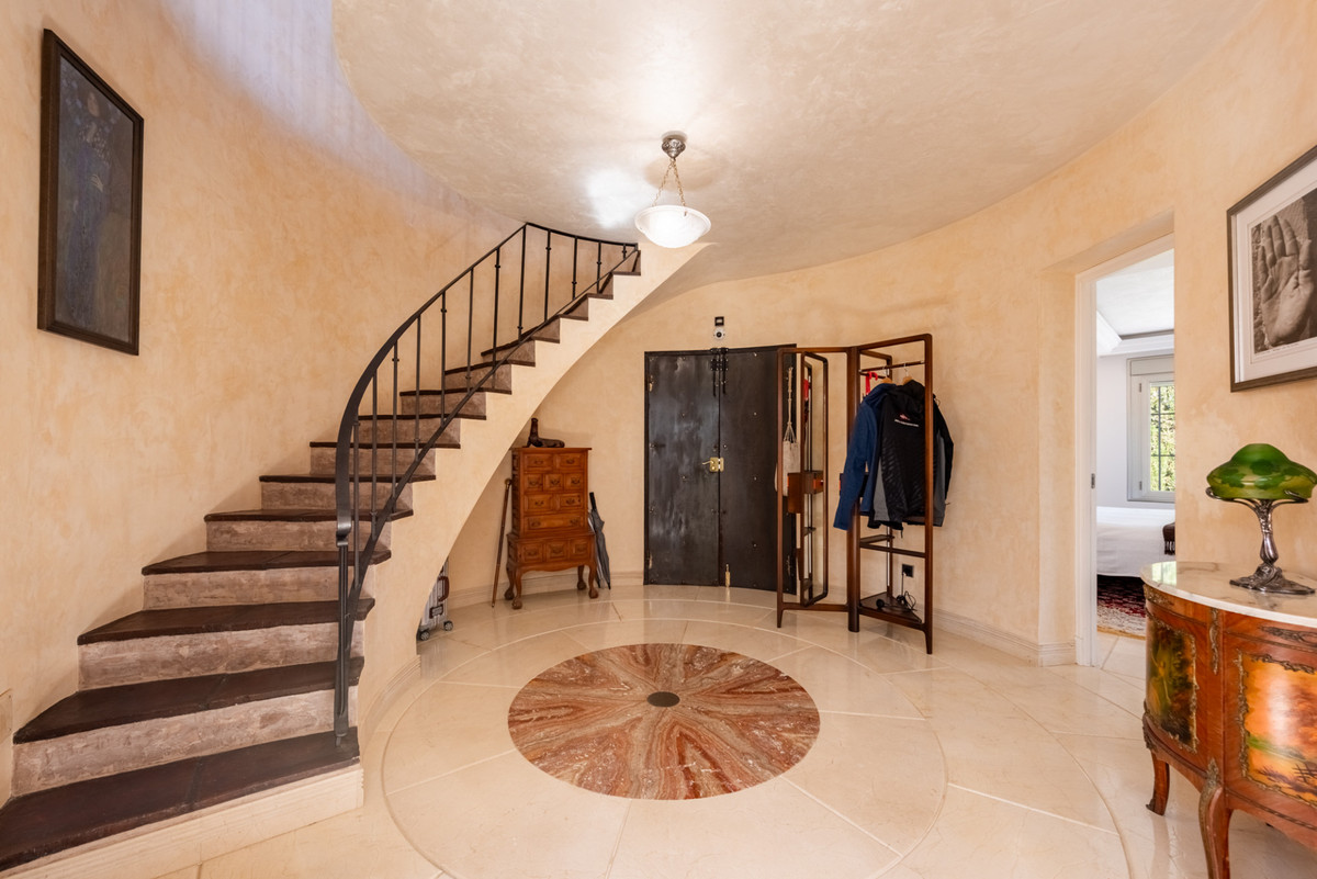 4 Bedroom Villa for Sale in San Pedro de Alcántara — view 10