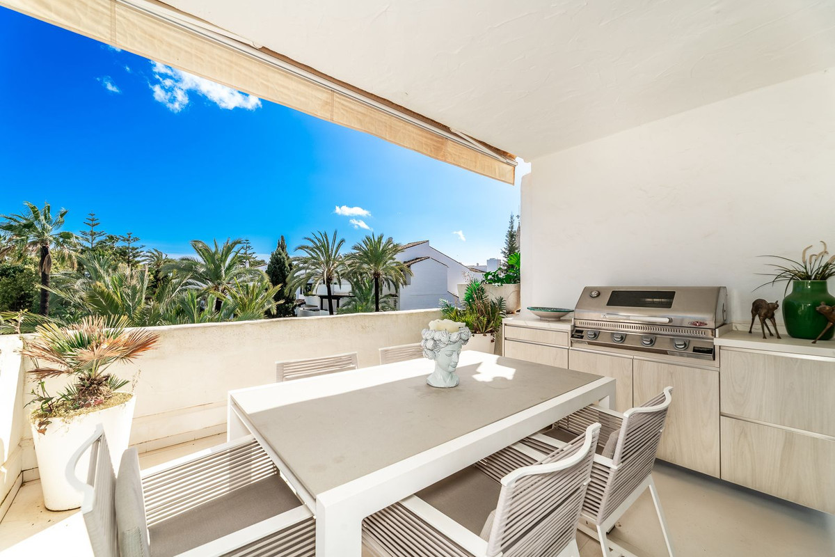 3 Bedroom Apartment for Sale in The Golden Mile — 4