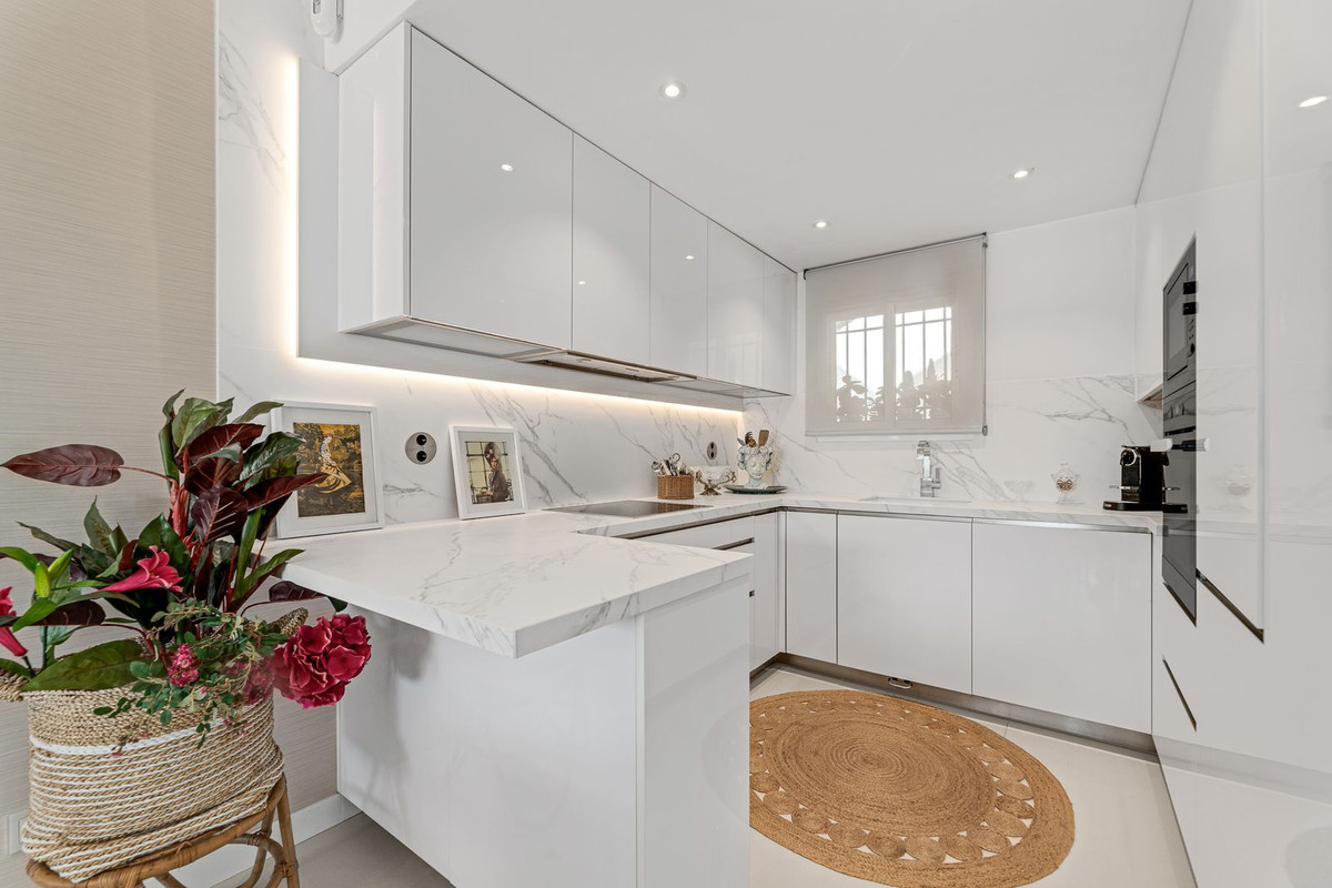 3 Bedroom Apartment for Sale in The Golden Mile — 8