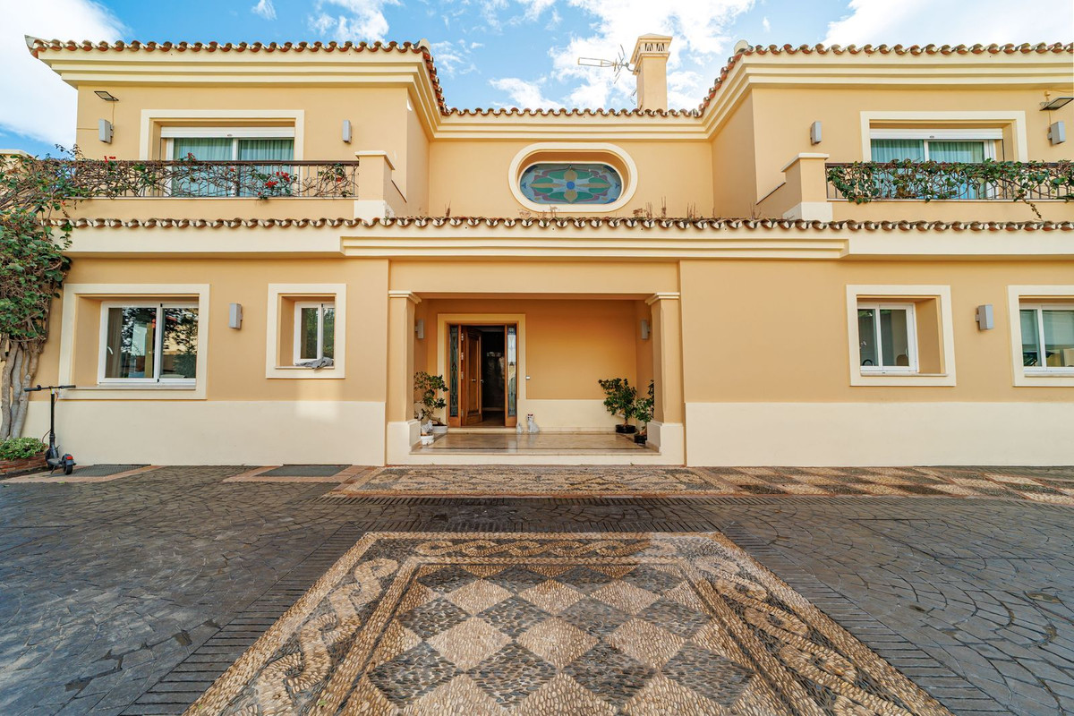 8 Bedroom Villa for Sale in Marbella — 3