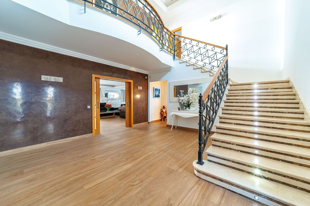 8 Bedroom Villa for Sale in Marbella — 4