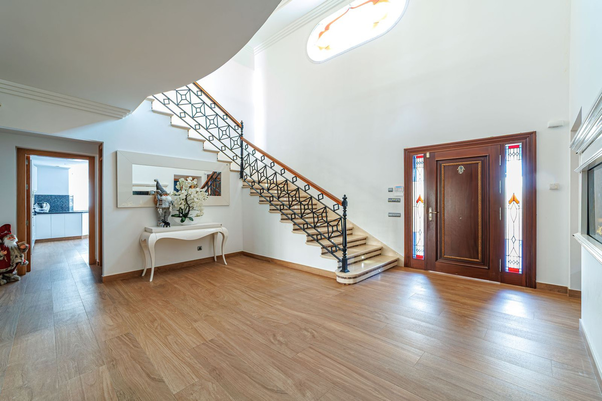 8 Bedroom Villa for Sale in Marbella — 5