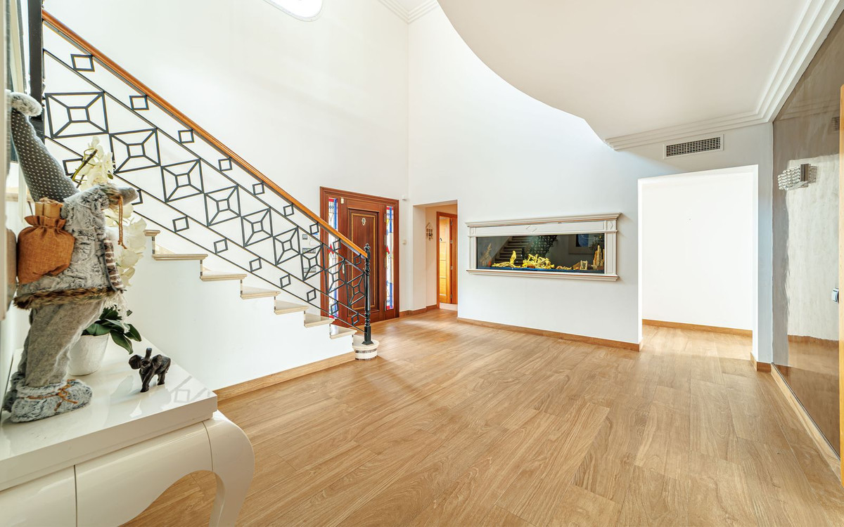 8 Bedroom Villa for Sale in Marbella — 7