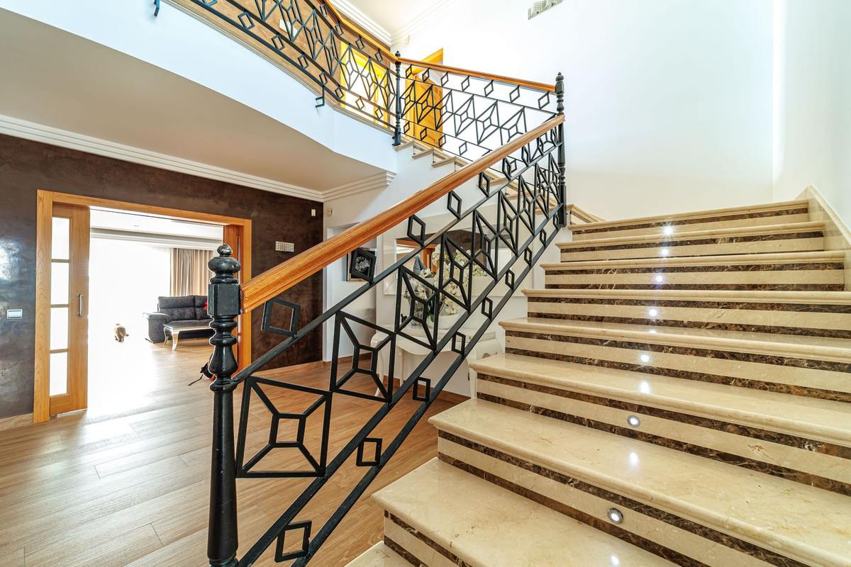 8 Bedroom Villa for Sale in Marbella — 8