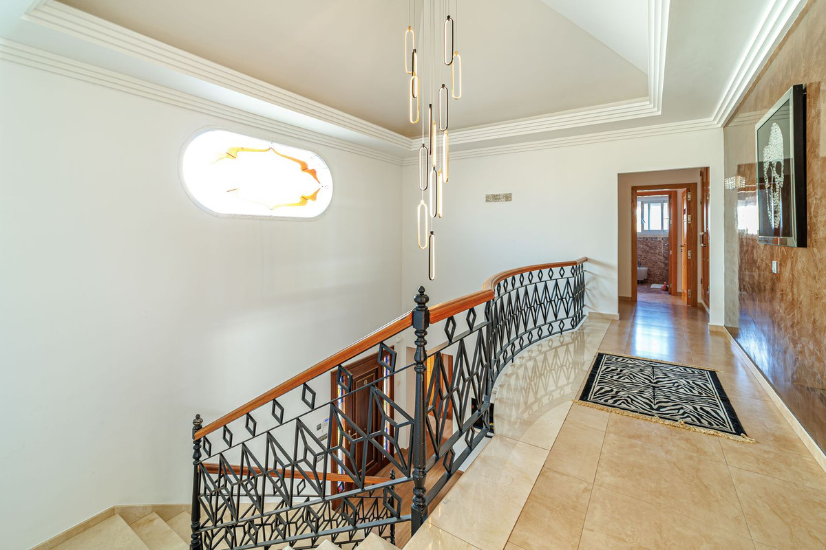 8 Bedroom Villa for Sale in Marbella — 9