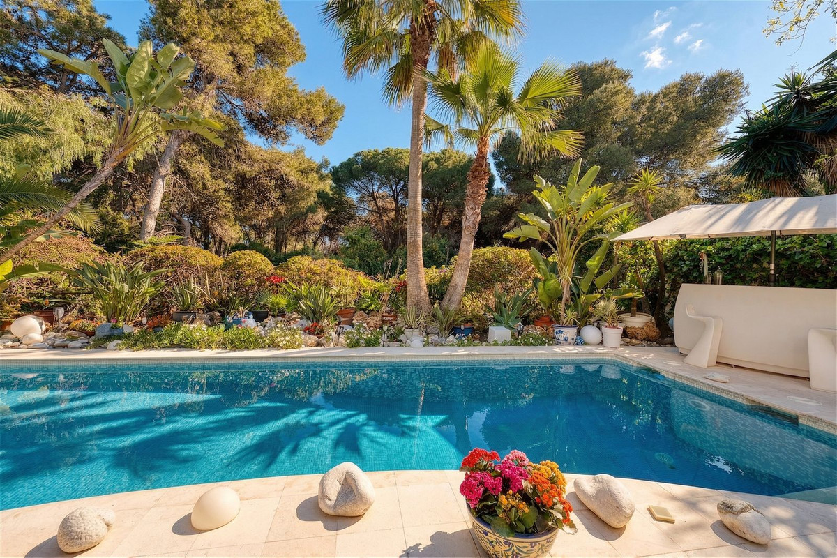4 Bedroom Villa for Sale in New Golden Mile — view 11