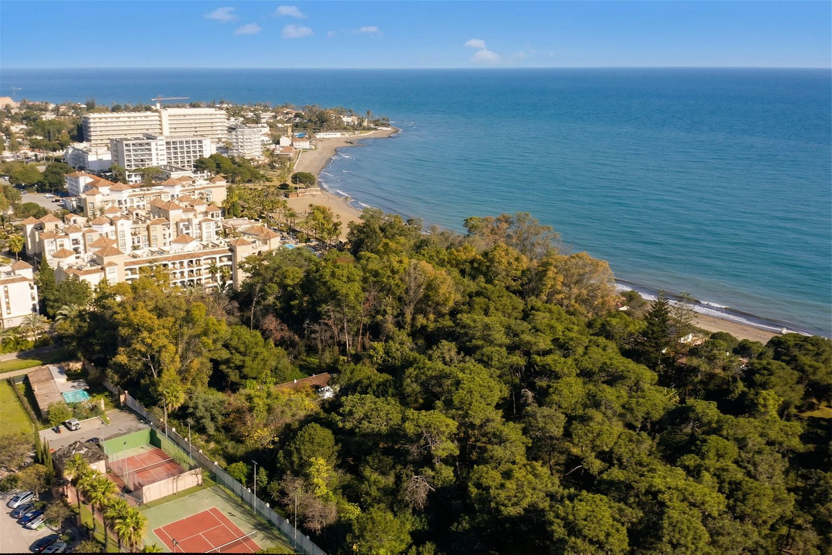 4 Bedroom Villa for Sale in New Golden Mile — view 14