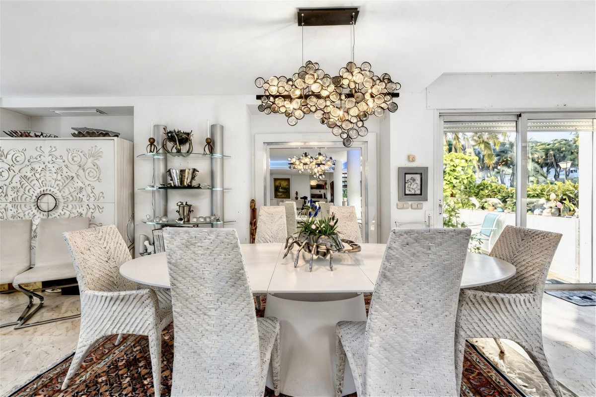 4 Bedroom Villa for Sale in New Golden Mile — view 15